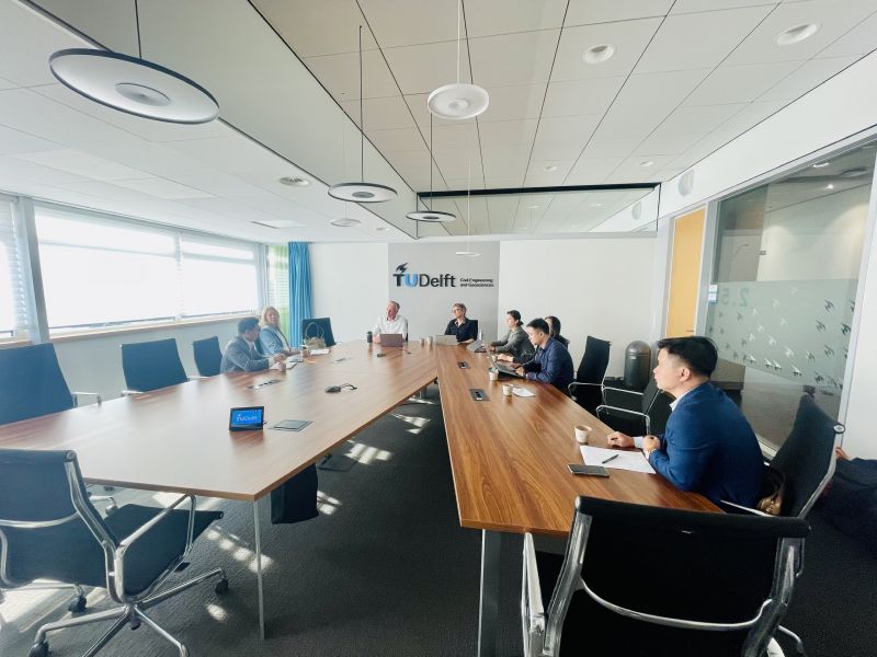 Họp trao đổi hợp tác tại Khoa Kỹ thuật Xây dựng và Khoa học Trái đất, Đại học Delft